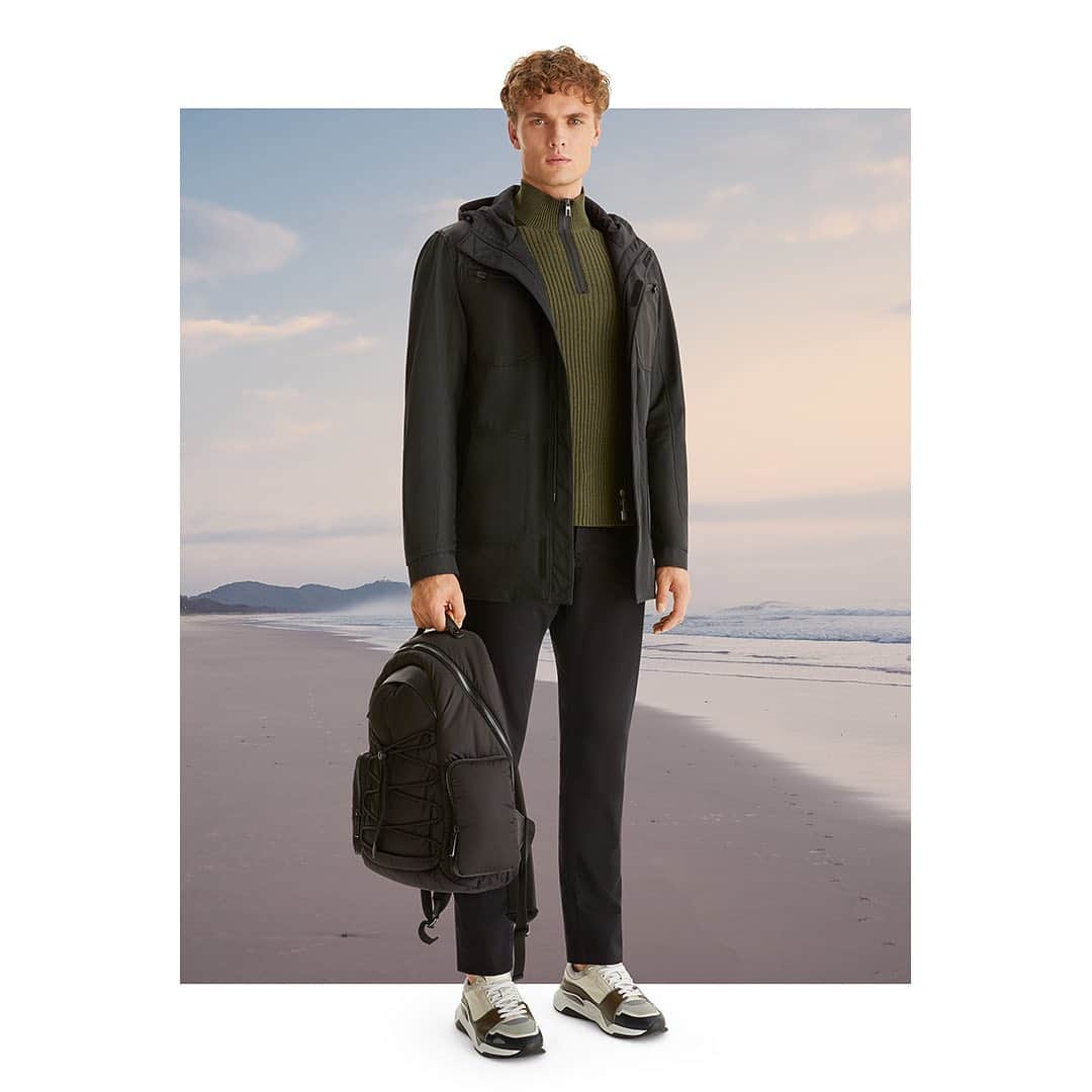 カナーリのインスタグラム：「Canali Black Edition, the brand laboratory where hybrid products are created, proposes modern and dynamic garments with ergonomic cuts and unexpected silhouettes.  The new #CanaliSS21 collection is coming soon. #StayTuned #Canali1934 #MadeInItaly」