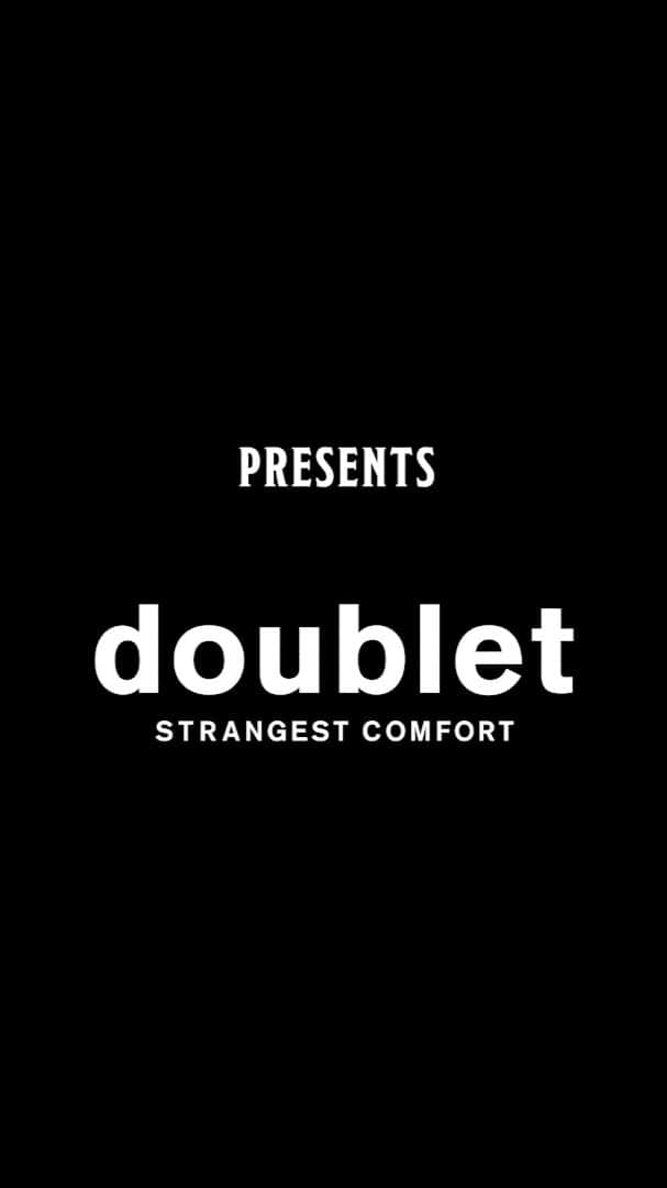 LOVELESS/GUILD PRIME 公式アカウントのインスタグラム：「doublet SS21 "A VERY MERRY UNBIRTHDAY FOR YOU"MOVIE  先日1/16(土)に待望の21ss1st deliveryがローンチされた日本を代表するブランド「doublet/ダブレット」 @__doublet__ 。2021年春夏コレクションはデザイナー井野将之氏が自粛期間に感じたことがアイデア源として作成した約10分のユーモラスに富んだムービー形式で披露された。  誕生日、クリスマス、バレンタインにハロウィン。特別な日だけでなく、なんでもない毎日も祝うことができたら。 大好きなあの子へのプレゼント。親切にしてくれた人へのお礼のプレゼント。頑張った自分へのご褒美のプレゼント。 買いに行くこと、渡しに行くこと、反応を想像すること。プレゼントよりも大事な、そこで生まれる喜びの笑顔。その笑顔を見れたら、きっと毎日は特別にできるはず。  幸せな気持ちになるようなムードをプレイフルな数々の洋服に載せたコレクション。」