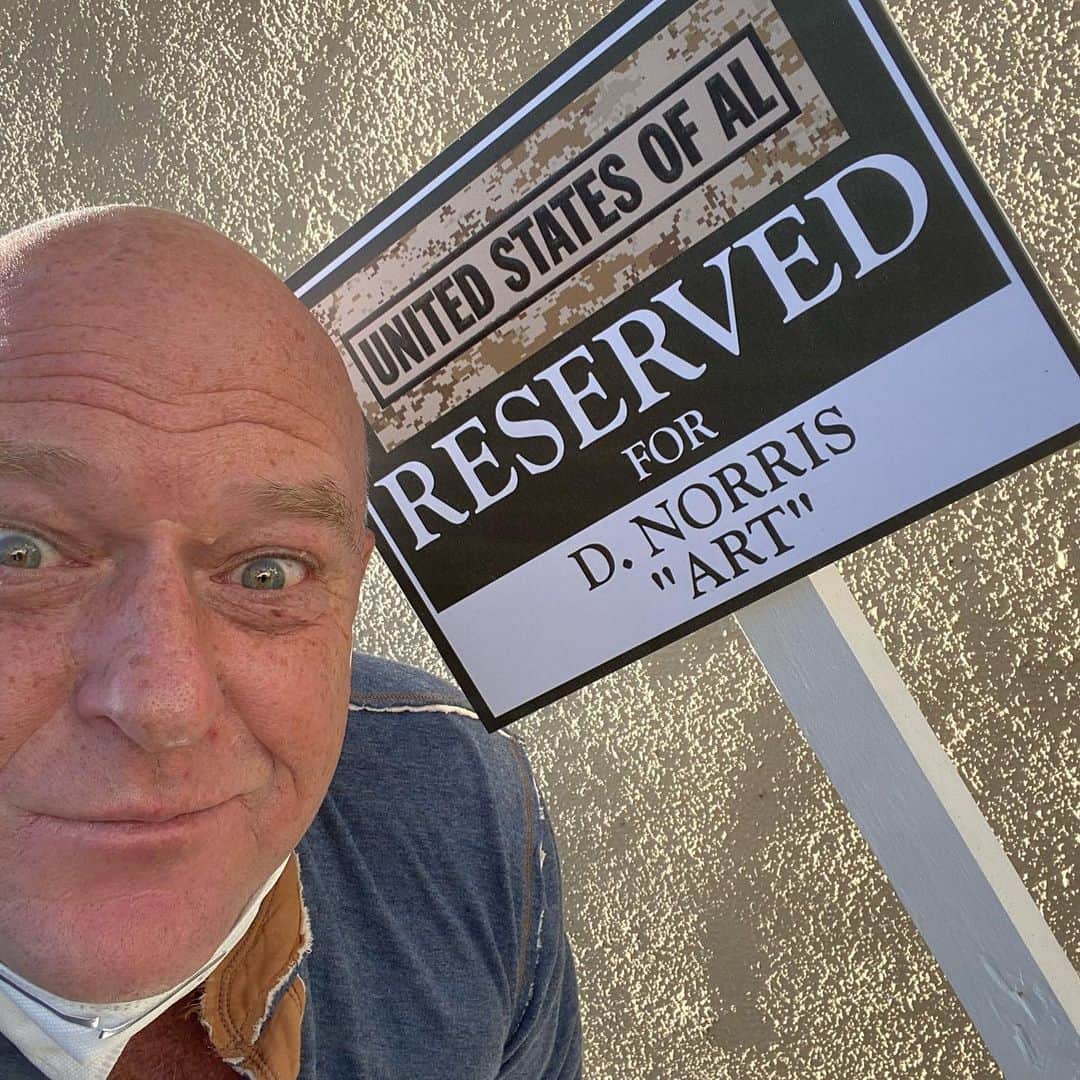 ディーン・ノリスのインスタグラム：「Time for some comedy! Back to work. @cbstv  United States of Al」