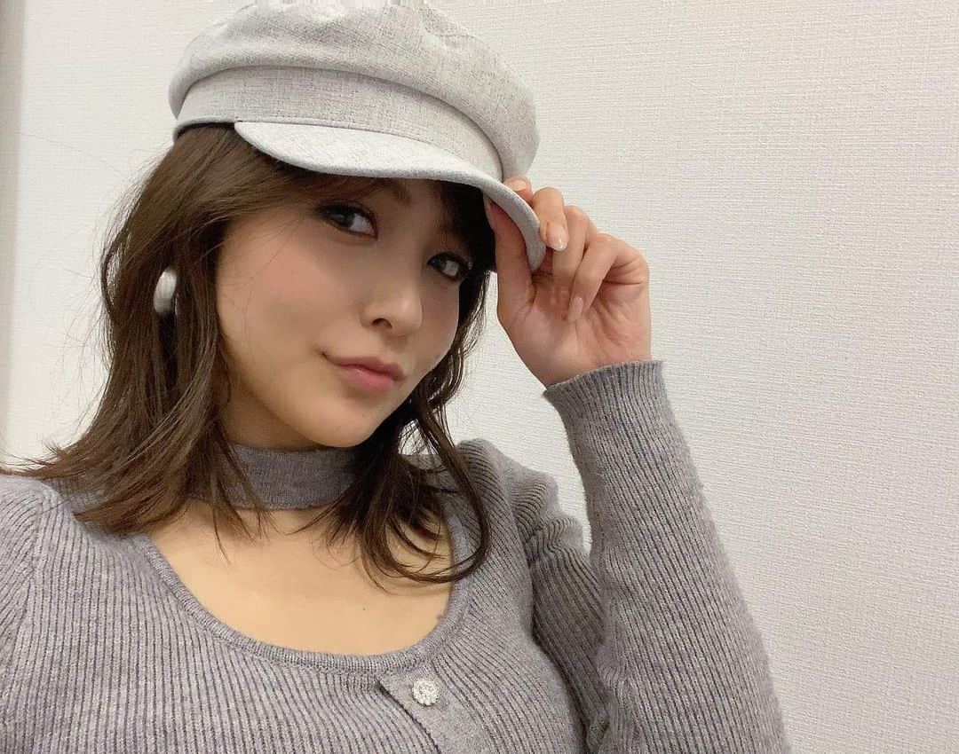もえぴーのインスタグラム：「👒🤍  #makeup#fashion #hairstyle#accessory」