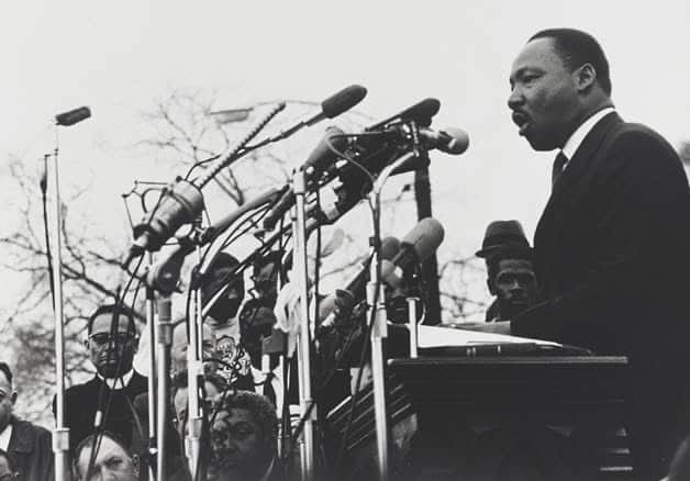 サザビーズさんのインスタグラム写真 - (サザビーズInstagram)「Happy Martin Luther King Jr. Day! From the personal collection of Keith Haring, Dennis Hopper took this captivating and poignant image of Dr. Martin Luther King, Jr. when the actor and photographer attended the seminal 1965 Freedom March from Selma to Montgomery, Alabama.   #MartinLutherKing #MLK #MLKday #DennisHopper #Photography #OnThisDay」1月19日 2時08分 - sothebys