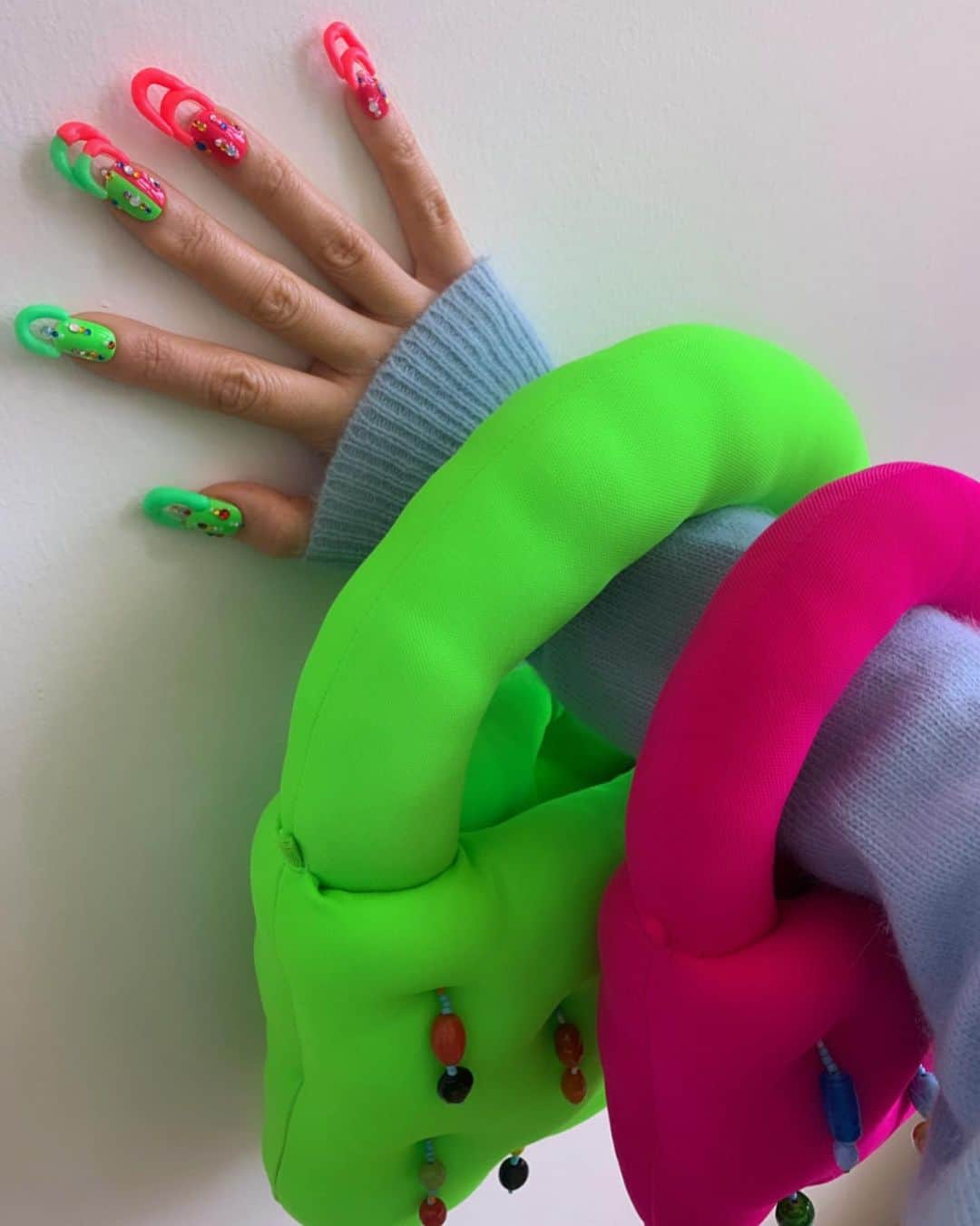 Mei Kawajiriさんのインスタグラム写真 - (Mei KawajiriInstagram)「@marshall.columbia Puffy Bags💓 x #nailsbymei Puffy Nails💚」1月19日 2時08分 - nailsbymei