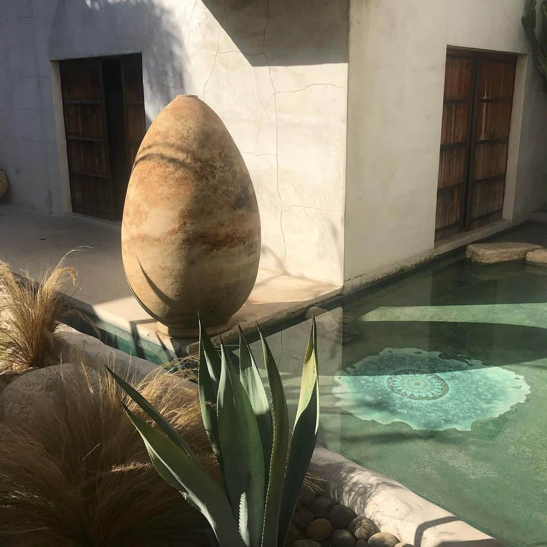 JEN ATKINさんのインスタグラム写真 - (JEN ATKINInstagram)「Dreaming abt the Philip Dixon House where we shot our 2019 @theouai Campaign 🥚🌵」1月19日 2時12分 - jenatkinhair