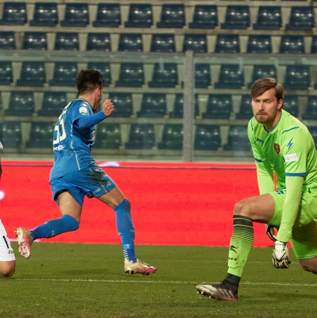 エンポリFCさんのインスタグラム写真 - (エンポリFCInstagram)「⚽ Primo gol in B, primo gol con la nostra maglia, prima rete al Castellani per Fabiano Parisi 📸📸📸」1月19日 2時15分 - empoli_fc_official