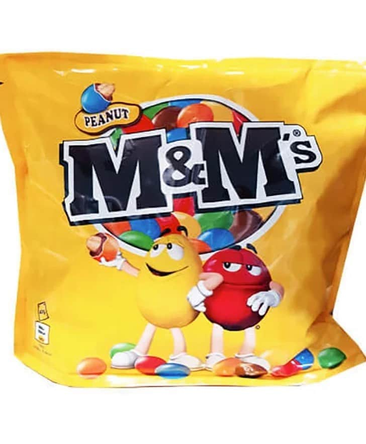 Linda Hallbergさんのインスタグラム写真 - (Linda HallbergInstagram)「Day 1 #candypackagingmakeup M&M peanut 🥜  You guys are INCREDIBLE! If you can create such lovely looks from this M&M bag, I can’t wait to see your looks for the rest of this week 😍 swipe to see some of todays looks ❤️」1月19日 2時23分 - lindahallberg