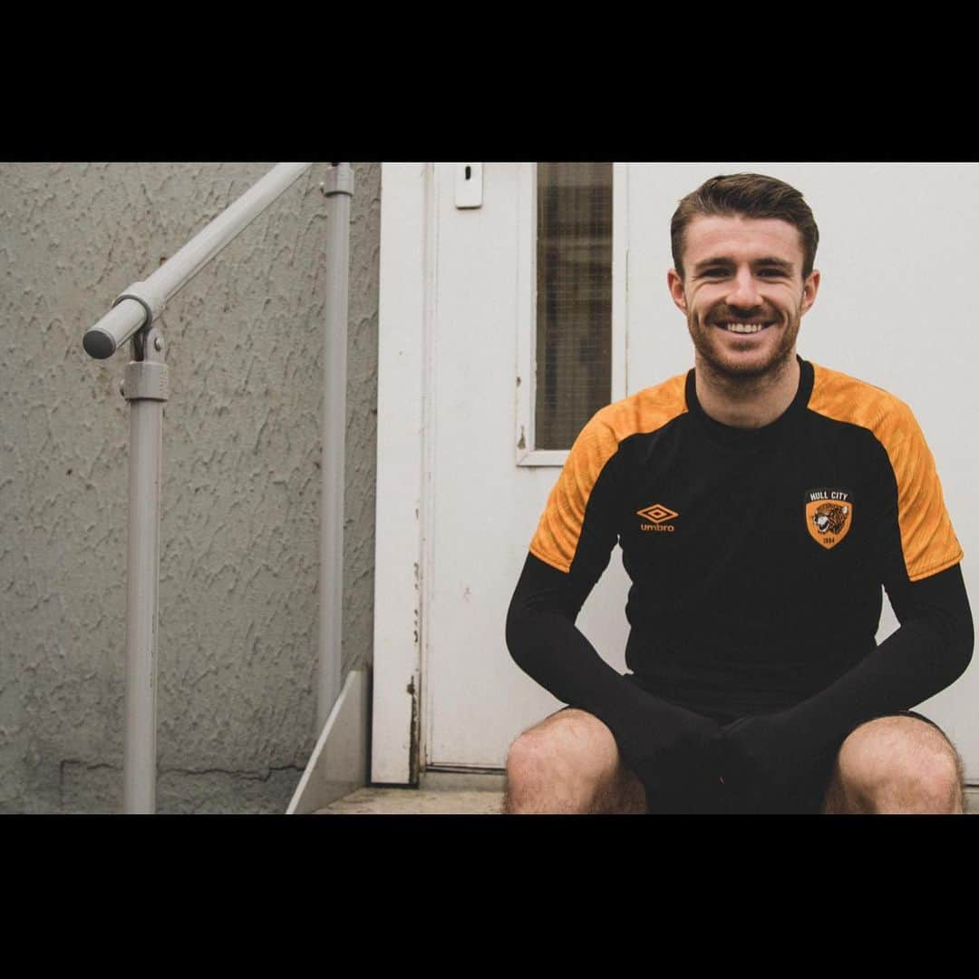 ダニエル・クローリーさんのインスタグラム写真 - (ダニエル・クローリーInstagram)「Delighted to sign for @hullcity on loan to the end of the season,can’t wait to get playing #Godisfaithful」1月19日 2時37分 - danielcrowley10