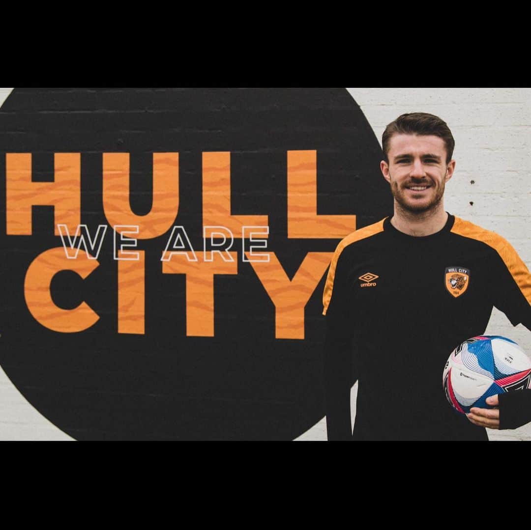 ダニエル・クローリーのインスタグラム：「Delighted to sign for @hullcity on loan to the end of the season,can’t wait to get playing #Godisfaithful」