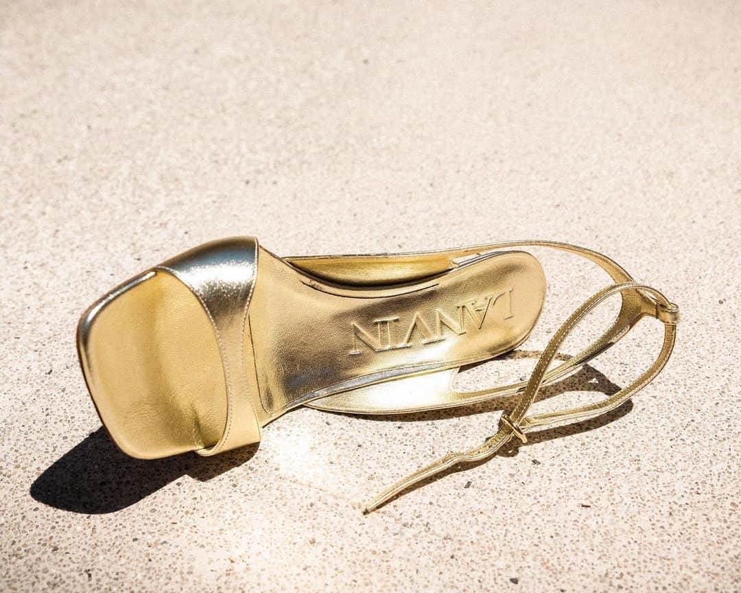 ランバンのインスタグラム：「Golden Rita sandal. #LanvinSS21」