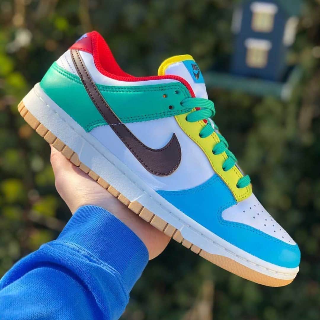 Sneaker Newsさんのインスタグラム写真 - (Sneaker NewsInstagram)「A detailed look at the upcoming Nike Dunk Low "Free 99" has emerged. Featuring a multi-colored upper above a clean white toebox/mid/ankle base, this unique concept features several price tags on the insole. These are one of two "Free 99" colorways in the works for a Summer '21 release. Tap the link in our bio for more info.」1月19日 3時02分 - sneakernews