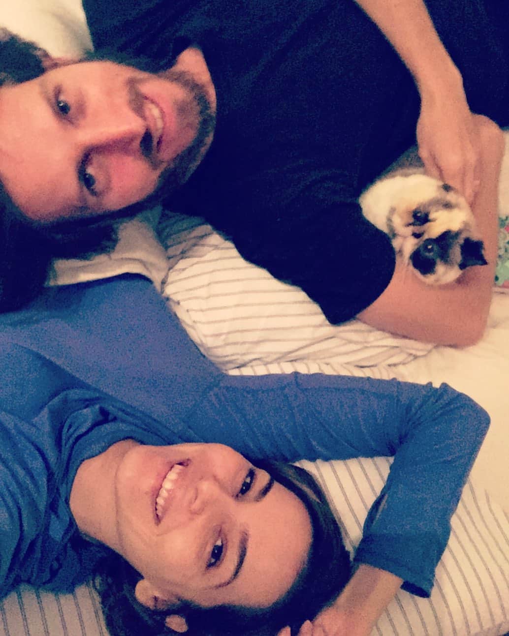 Tainá Müllerのインスタグラム：「Hoje a Marie faz 13 anos. Minha fiel companheirinha que viu minha vida se transformar completamente nos últimos anos. Nossa gatinha é uma vovozinha guerreira, quase foi embora no ano passado mas decidiu ficar mais um pouco pra ver como esse mundão maluco vai ficar. Te amo, Marie ❤️」