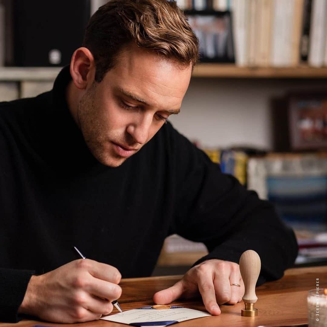 Nespressoのインスタグラム：「#NespressoEditions – Edition 13 with novelist @joeldicker  Join us in a Q&A session with novelist @joeldicker as we dive into the world of writing and learn more about his latest novel, “L’Enigme de la Chambre 622.”   Find out what inspires him, what his process is, and of course, what coffee he drinks when setting the scene✍️☕️   Tune in on Wednesday January 20th at 12pm EST / 6pm CET, this thrilling session is not to be missed!   #Nespresso #NespressoEditions」