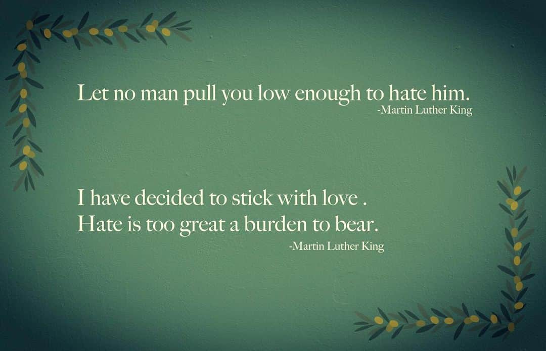 サルマ・ハエックさんのインスタグラム写真 - (サルマ・ハエックInstagram)「MLK’s wisdom still gives us hope today. La sabiduría de Martin Luther King nos sigue dando aliento . #mlk」1月19日 3時10分 - salmahayek