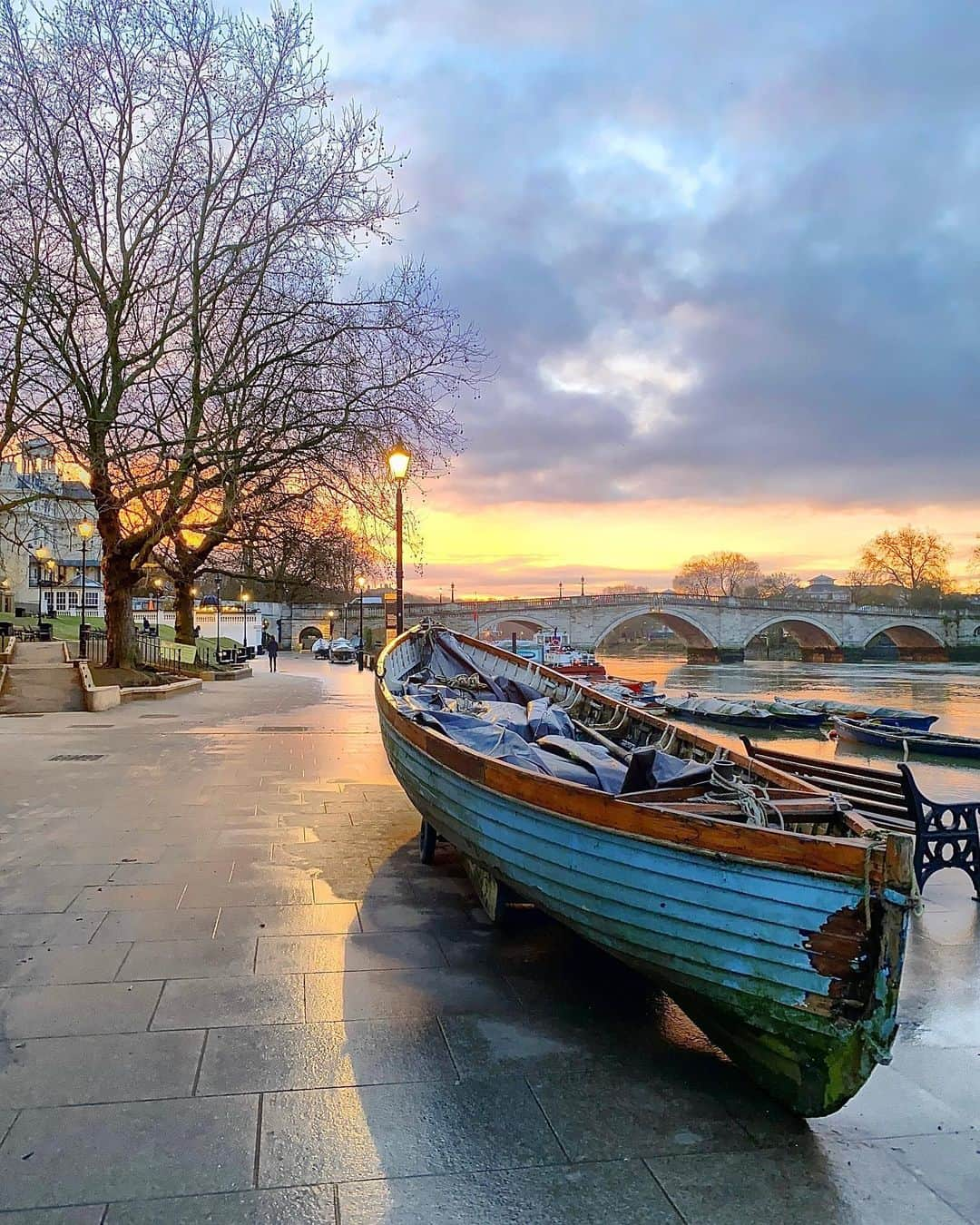 @LONDON | TAG #THISISLONDONさんのインスタグラム写真 - (@LONDON | TAG #THISISLONDONInstagram)「🌄 Stunning #Richmond riverside by @veevs 😱🥰 Slowly but surely the days are getting brighter for longer...! ☀️ Hope you had a great weekend everyone x 🤍 x ___________________________________________  #thisislondon #lovelondon #london #londra #londonlife #londres #uk #visitlondon #british #🇬🇧 #richmondriverside #londonparks」1月19日 3時26分 - london