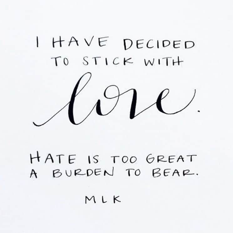 Maddie & Taeのインスタグラム：「One of the greatest leaders of all time. Happy MLK day 🤍」