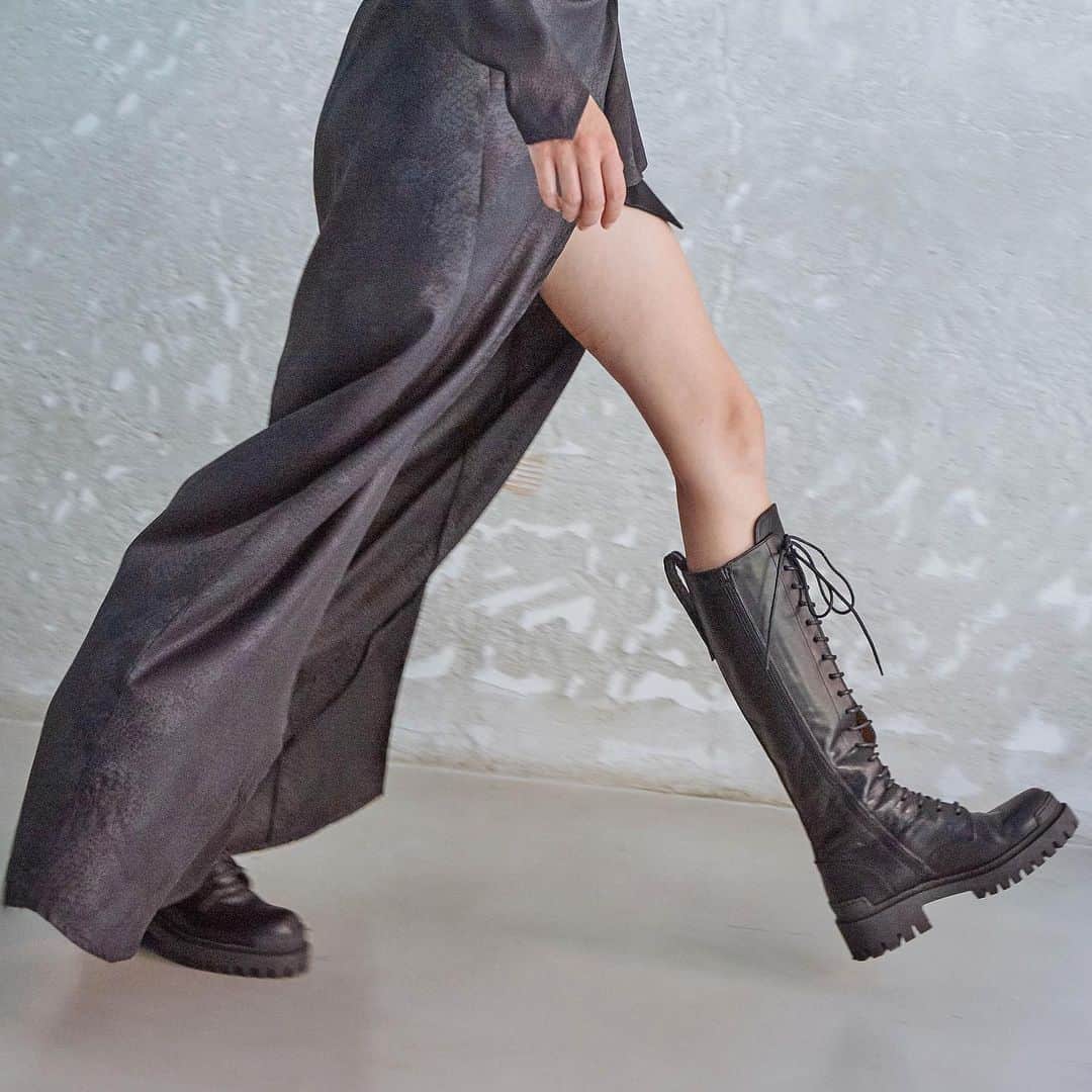 ジャンカルロパオリのインスタグラム：「Masterpiece of the Fall Winter 20/21. Hi Top Combat Boot. Discover more on our website.  #GiancarloPaoli #Boots #Woman #Collection」