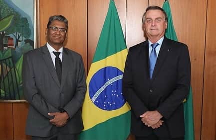 ジルマ・ルセフのインスタグラム：「O Presidente da República, Jair Bolsonaro, participou nesta segunda-feira (18), de audiência com o embaixador da Índia no Brasil, Suresh Reddy.  Fotos: Marcos Corrêa/PR」