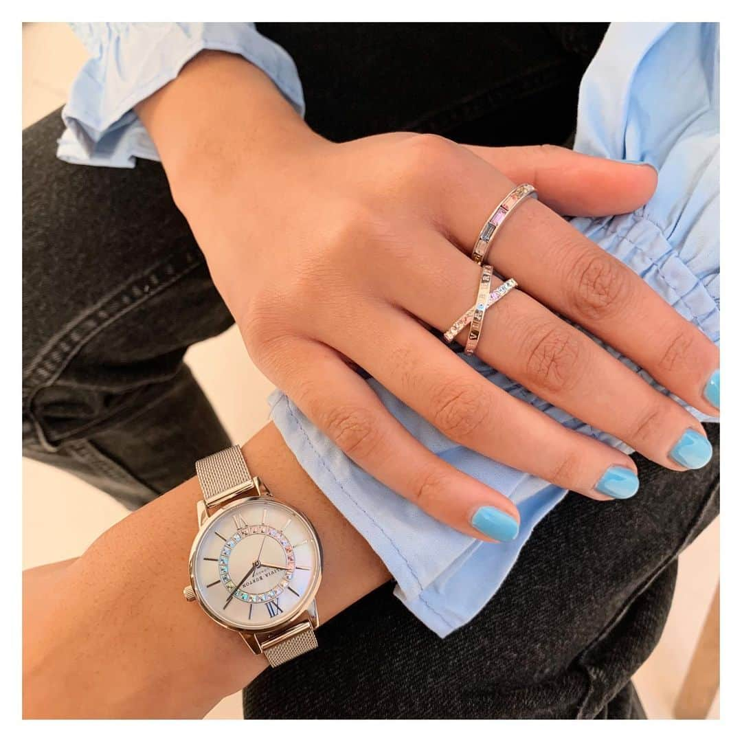 Olivia Burtonさんのインスタグラム写真 - (Olivia BurtonInstagram)「The only kind of Blue Monday vibes we’re channelling 🦋🌈✨ #NewCollection #MyOliviaBurton #Rainbow #BlueMonday」1月19日 3時52分 - oliviaburtonlondon