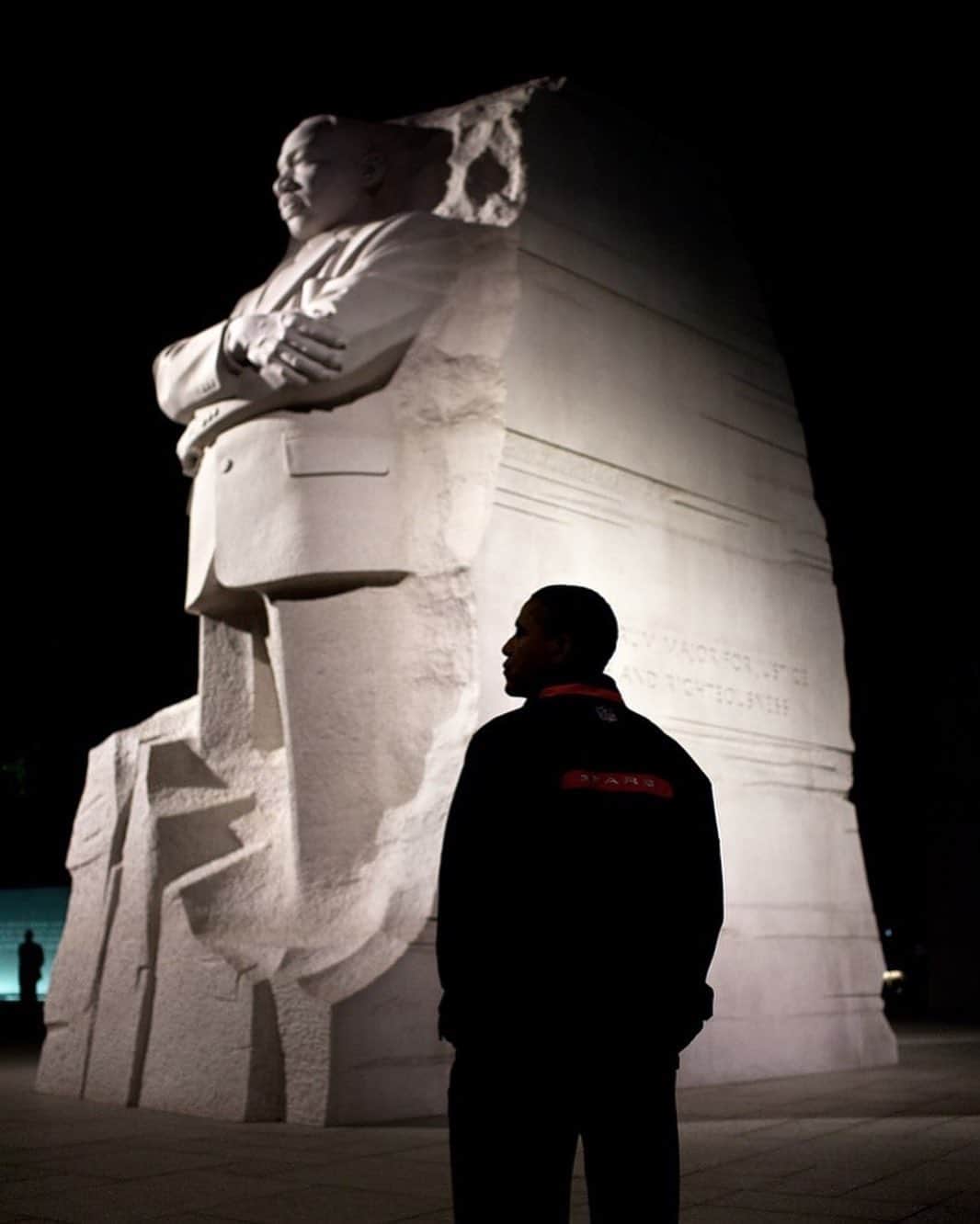 ELLE Magazineさんのインスタグラム写真 - (ELLE MagazineInstagram)「Today we honor the life and legacy of Dr. Martin Luther King Jr. "If anyone had a right to question whether our democracy was worth redeeming, it was Dr. Martin Luther King, Jr," @barackobama wrote in tribute. "Because in the face of billy clubs and lynchings, poll taxes and literacy tests, he never gave in to violence, never waved a traitorous flag, never gave up on the country he called home, despite all of the injustices and indignities it brought upon him." To read Obama’s full tribute, click the link in bio. #regram」1月19日 4時01分 - elleusa