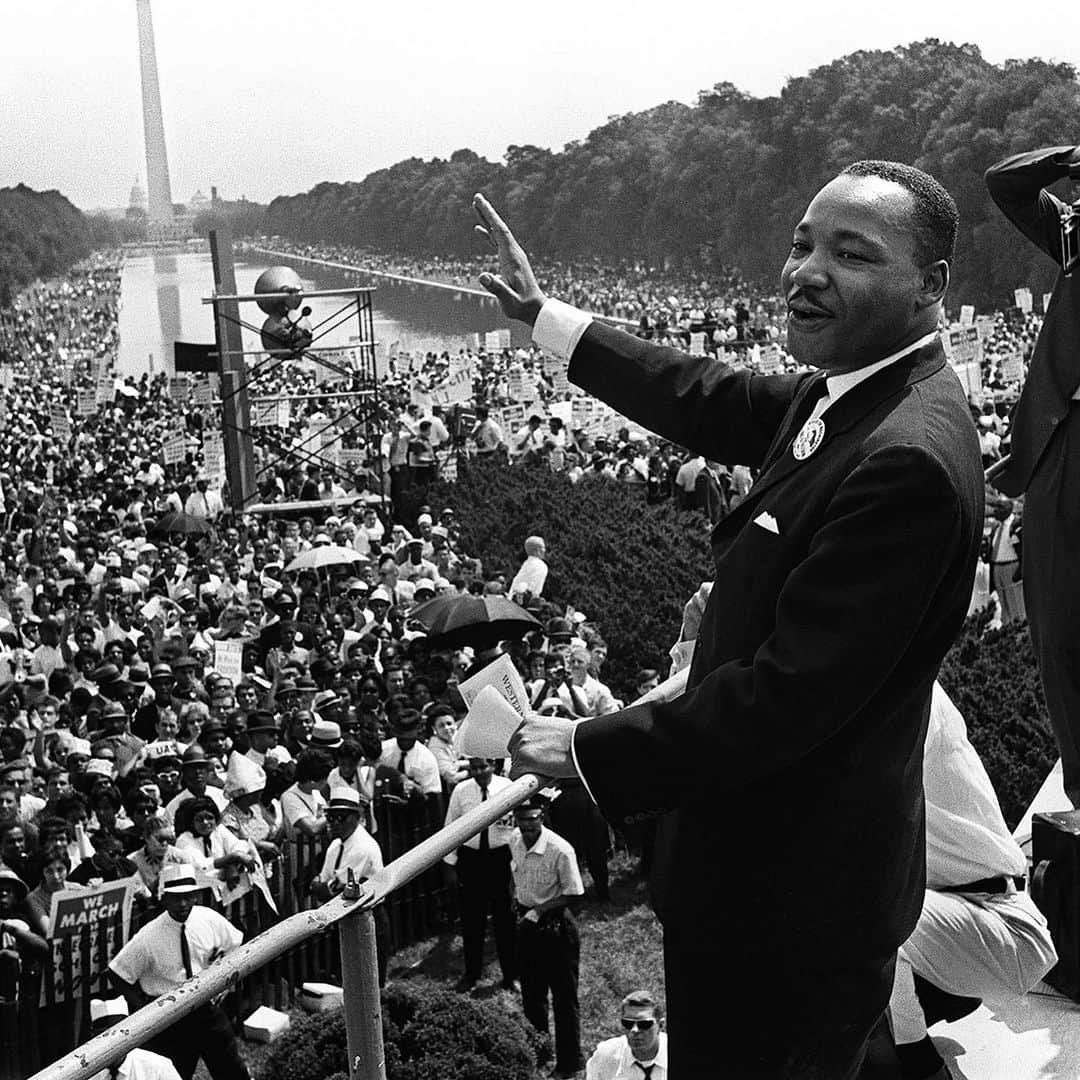 カミーユ・グアティのインスタグラム：「Martin Luther King Jr. during the March on Washington for Jobs and Freedom on Aug. 28, 1963, in #Washington. Praying we can follow his beliefs of #nonviolent #protests and have a #peaceful transition of #power on #ingurationday   #mlk #mlkday #peace #dream #togetherness」