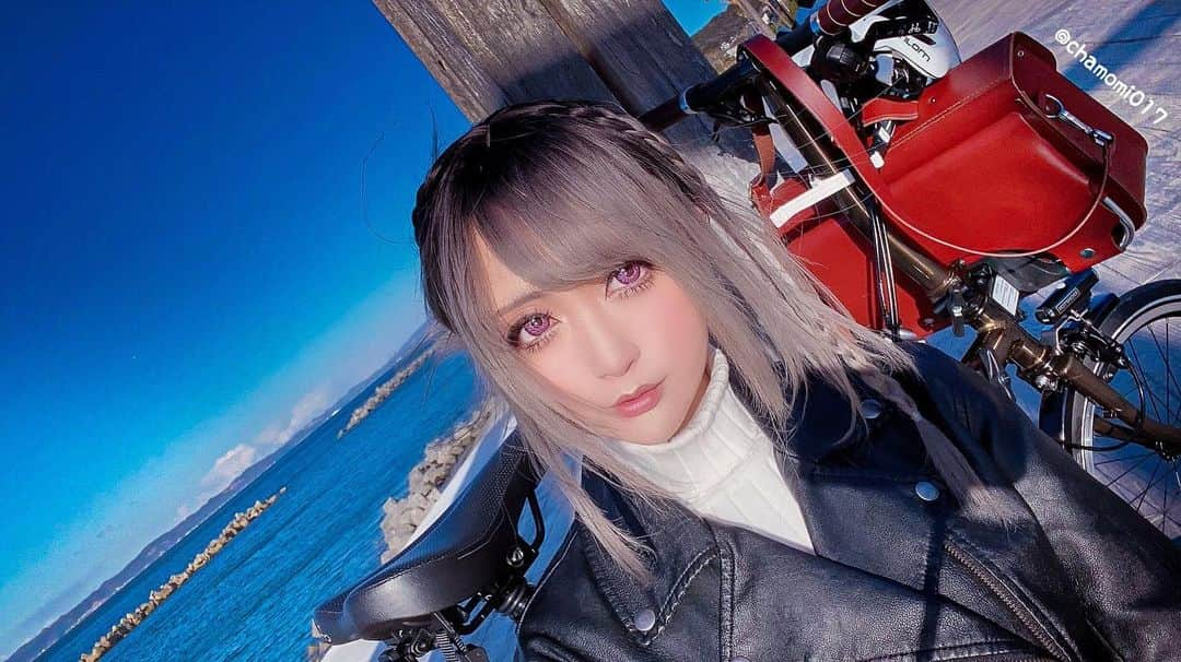 華密美琉さんのインスタグラム写真 - (華密美琉Instagram)「おはようございます ☀ かにかにかようび 🦀  今日も最低気温は氷点下 ☃️ 寒い一日なのでご注意を  寒いのに起きてえらい💮 呼吸してえらい💮 お仕事してえらい💮  1月19日は 空気清浄機の日 🍃 #ohayomorning   #bromptonbicycle  #bromptonlovers  #bromptonlife  #ブロンプトンのある風景  #ブロンプトンのある生活  #ブロンプトン  #ブロンプトンカスタム  #ブロンプトン女子  #ブロンプトンポタリング  #ブロンプトンに乗ってる人と繋がりたい  #ブロンプトンと旅に出よう  #ブロンプトン大好き  #bromptonjapan  #bromptonlifestyle  #bromptonbike  #cycling  #lifestyle  #cyclingphotos  #cyclinglife  #cyclist  #自転車女子  #自転車」1月19日 4時02分 - chamomile_chami