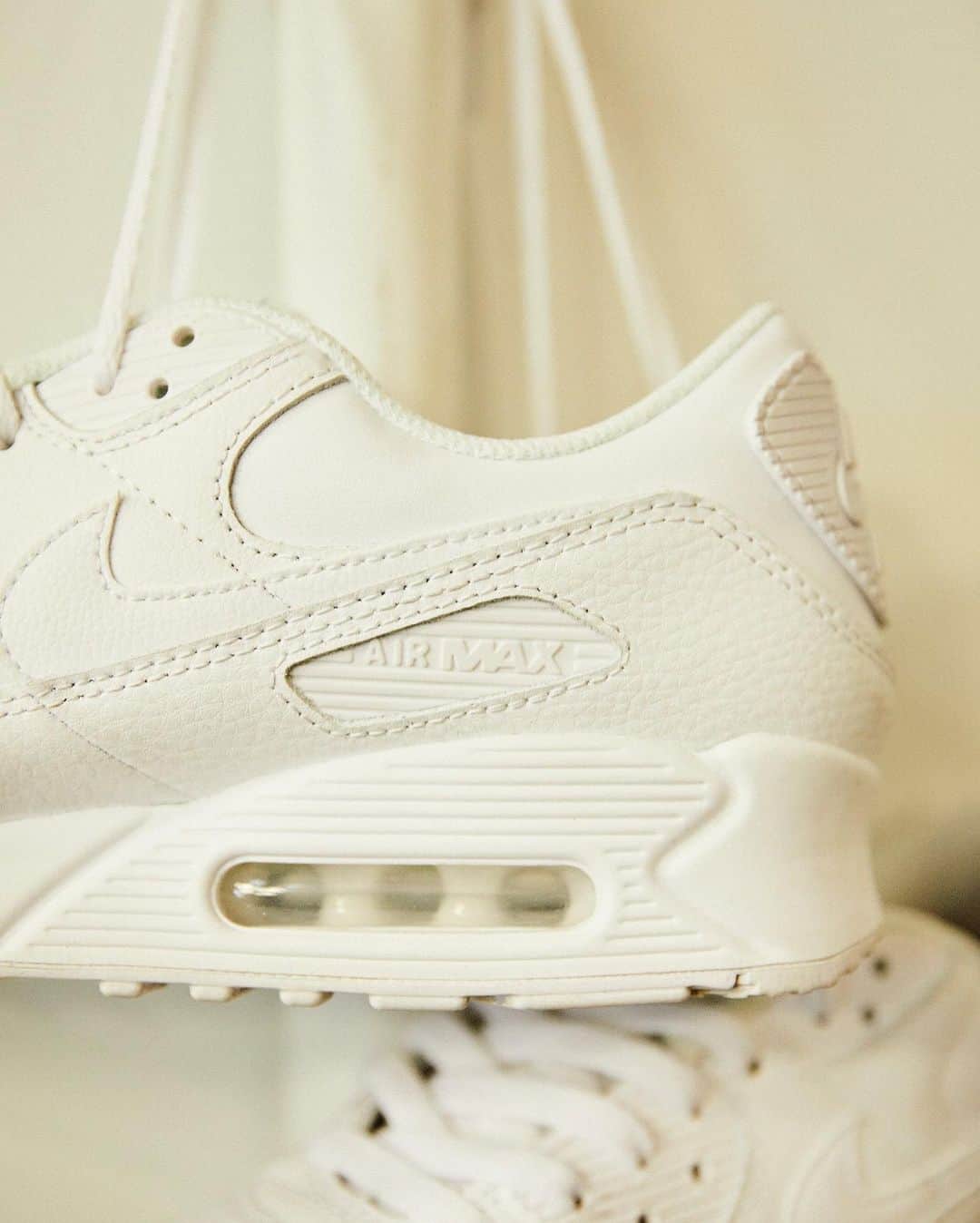 FOOTASYLUMさんのインスタグラム写真 - (FOOTASYLUMInstagram)「Ice cold kicks. ❄️  Pick up the @nikesportswear Air Max 90 in all sizes today.  #Footasylum #Nike #AirMax90」1月19日 4時04分 - footasylum