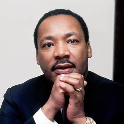 ブレンダン・ロビンソンのインスタグラム：「“I have decided to stick with love.  Hate is too great a burden to bear.” Martin Luther King Jr. . Beautiful words of wisdom.  May we take this day to reflect upon the words of this great man, and continue to fight for equal rights and equal justice. . #mlk #martinlutherkingjr #reflection #blm #justice #hope」