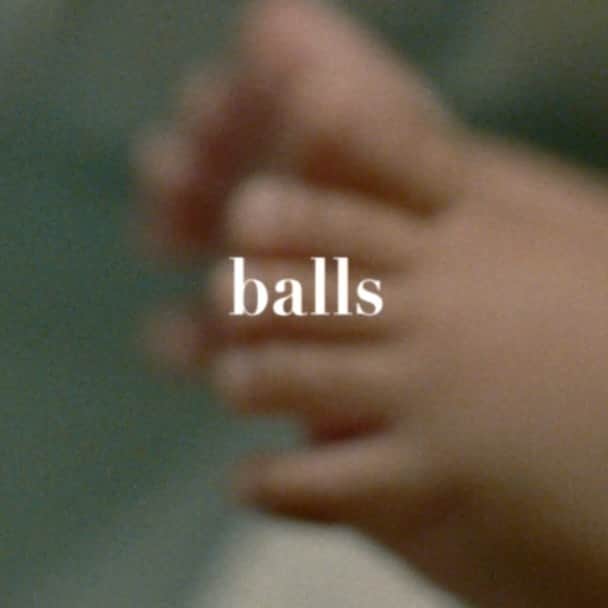 リリー・コールのインスタグラム：「“The arc of the moral universe is long, but it bends toward justice” Dr MLK.  The wonderful filmmaker Joshua Oppenheimer (Act of Killing & Look of Silence) spoke to me about Balls, and what the historical narratives mean for us today. Link in my bio to watch our conversation 🙏   How much has changed in the last two centuries? As the narratives of racism, patriarchy and inequality play out in a contemporary context in Balls, some viewers might find distributing parallels with the many injustices that continue today, as Joshua picked up in our discussion.  Others might marvel at how much positive change has been achieved in the last few centuries: the slashing of infant mortality rates (which have decreased 100-fold since 1800); the emancipation of women (the UN estimate we will reach full gender parity in the next century); successes in the fight against racism (slavery has been officially abolished in all countries globally; the Civil Rights Act of 1964); the decline of a social code which stigmatised illegitimate children and their parents.   None of these issues have been ‘solved' but on the trajectory of change, one might be led to agree with Theodore Parker, and Dr Martin Luther King that: the arc of the moral universe is long, but it bends toward justice. #mlk #mlkday」