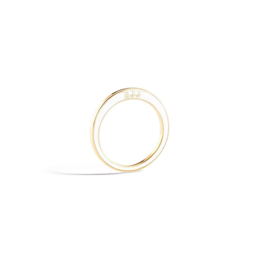 ゾージア・マメットさんのインスタグラム写真 - (ゾージア・マメットInstagram)「I am so excited to finally launch this project that I’ve been working on for nearly 2 years w/ my dear friend and amazing jewelry designer @sophieratner_jewelry It is a collection of personalized heirloom rings inspired by a pearl ring of my grandmothers passed down to me that I often wear as a pendant for safekeeping. The rings are designed to either be worn on a chain or a finger. I know it’s an incredibly strange, scary, tension filled time in this world right now but I think finding beauty in every day is still important. And we’re super excited to share these sparkly, special, from our hearts creations with you. ✨✨✨」1月19日 4時13分 - zosiamamet