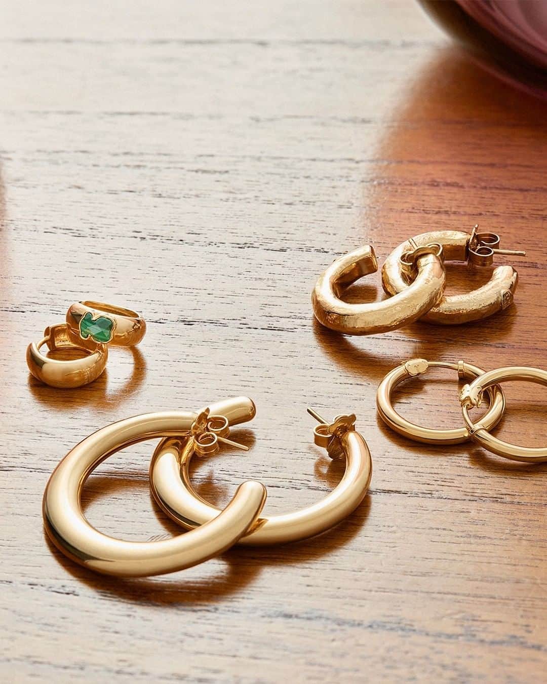 トウスのインスタグラム：「Daily basics. #TOUSJewelry #TOUSLovers #StayTender」