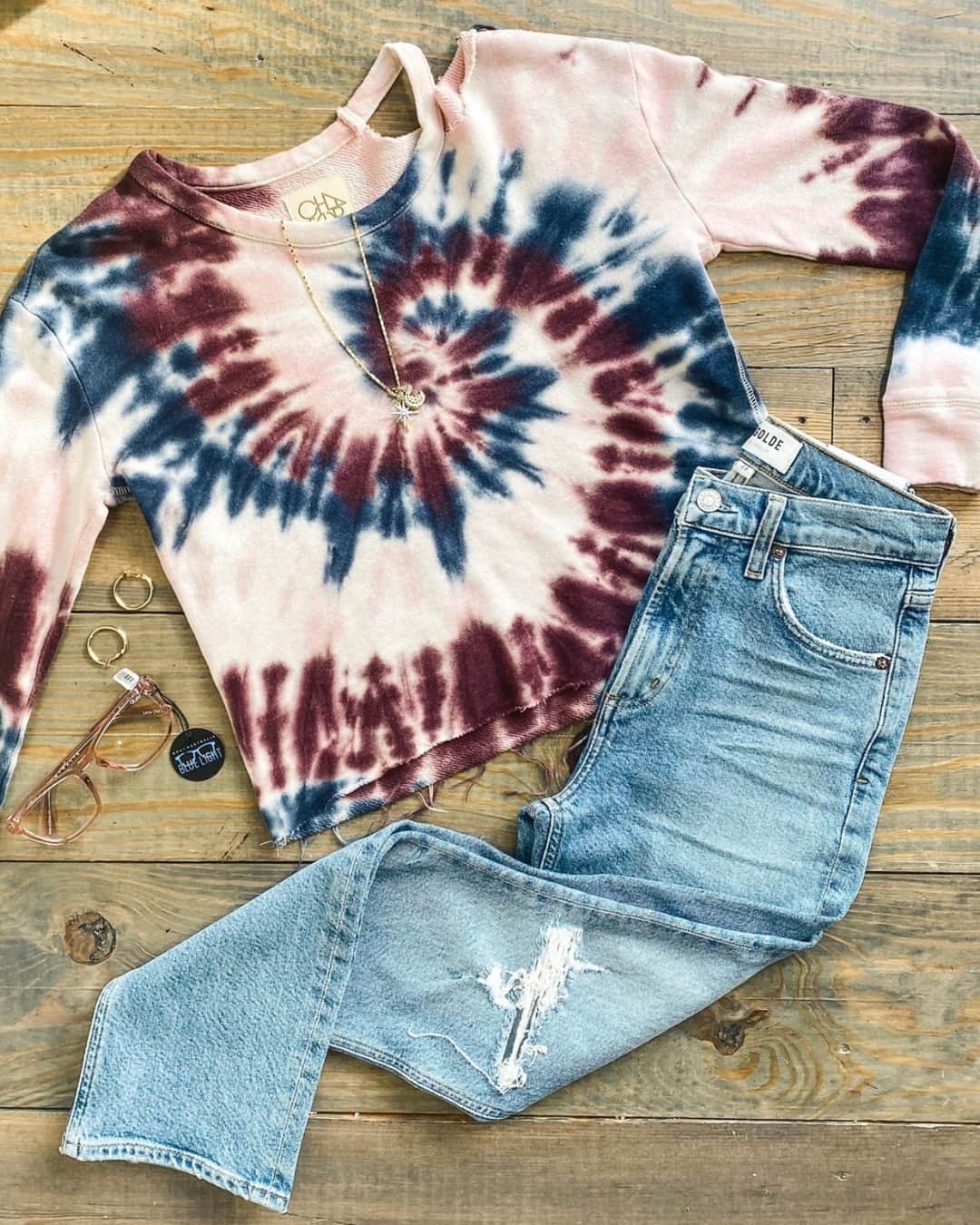 チェイサーのインスタグラム：「Forever fans of tie dye💥😍 @socaclothing #chaserbrand #tiedye #clothingbrand #womensclothes #tiedyetrend #tiedyetop」