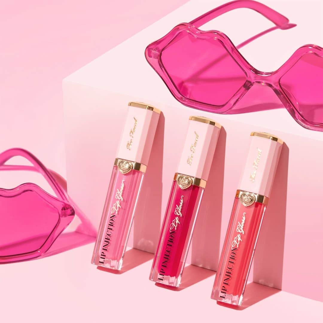Too Facedのインスタグラム：「Juicy, plump lips are always in 💖 Get a fuller, plumper, and smoother pout from the very first swipe with our Lip Injection Lip Gloss. Available in 16 shades @ultabeauty! #toofacedlipinjection #toofaced」