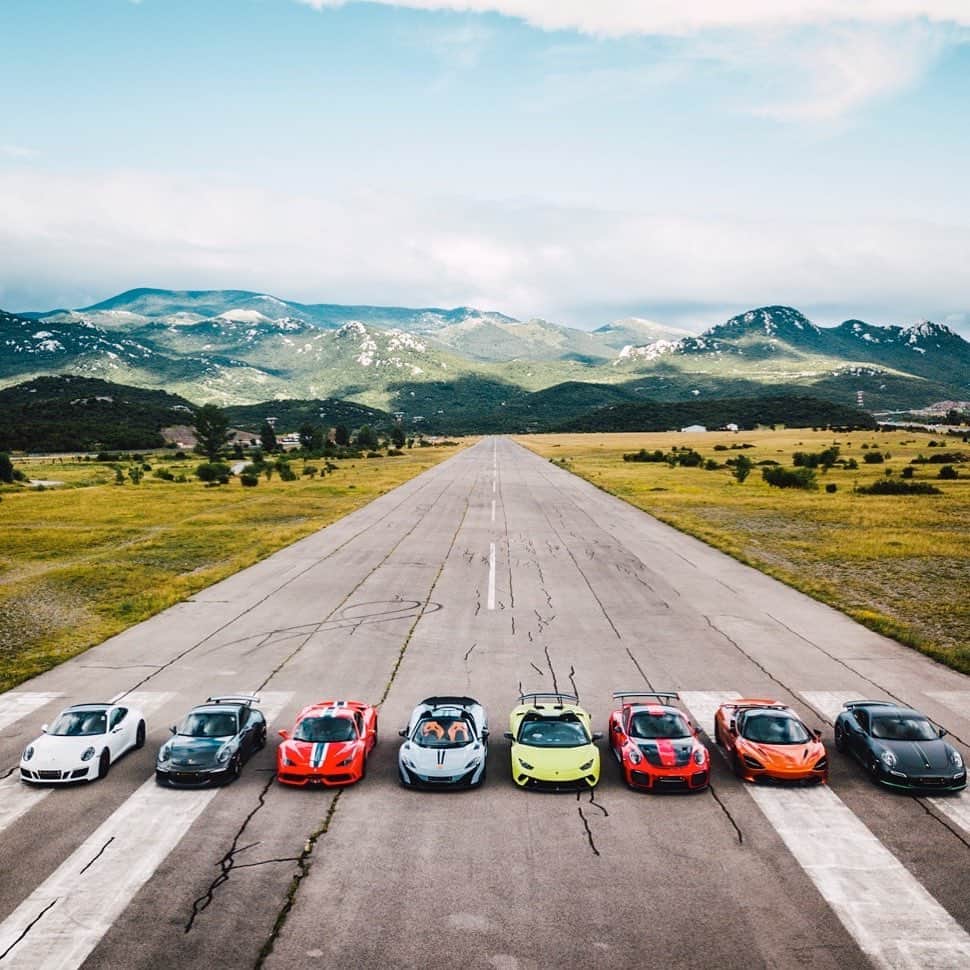 CARLiFESTYLEさんのインスタグラム写真 - (CARLiFESTYLEInstagram)「Who wins this 8 car drag race? Check out my friend @__r.a.c.e__ for more! #carlifestyle」1月19日 4時26分 - carlifestyle