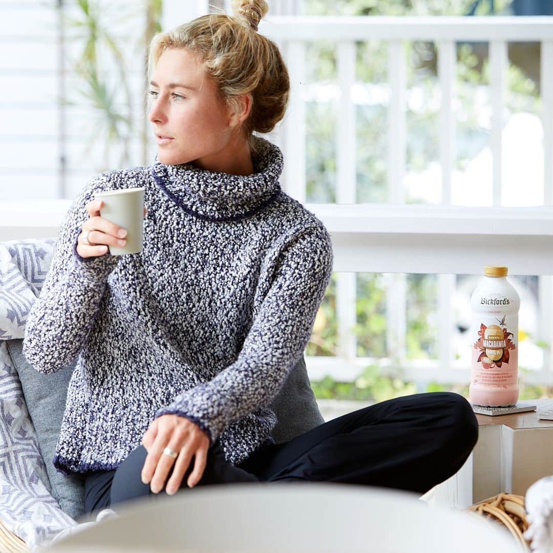 ニッキ・バン ダイクのインスタグラム：「Ohhhh how I’ve missed home and my coffeeeee with @bickfords 100% Australian Macadamias😍😍😍☕️☕️☕️ #bickfordsplantmilk #discoverplantbased #discoverbickfords」