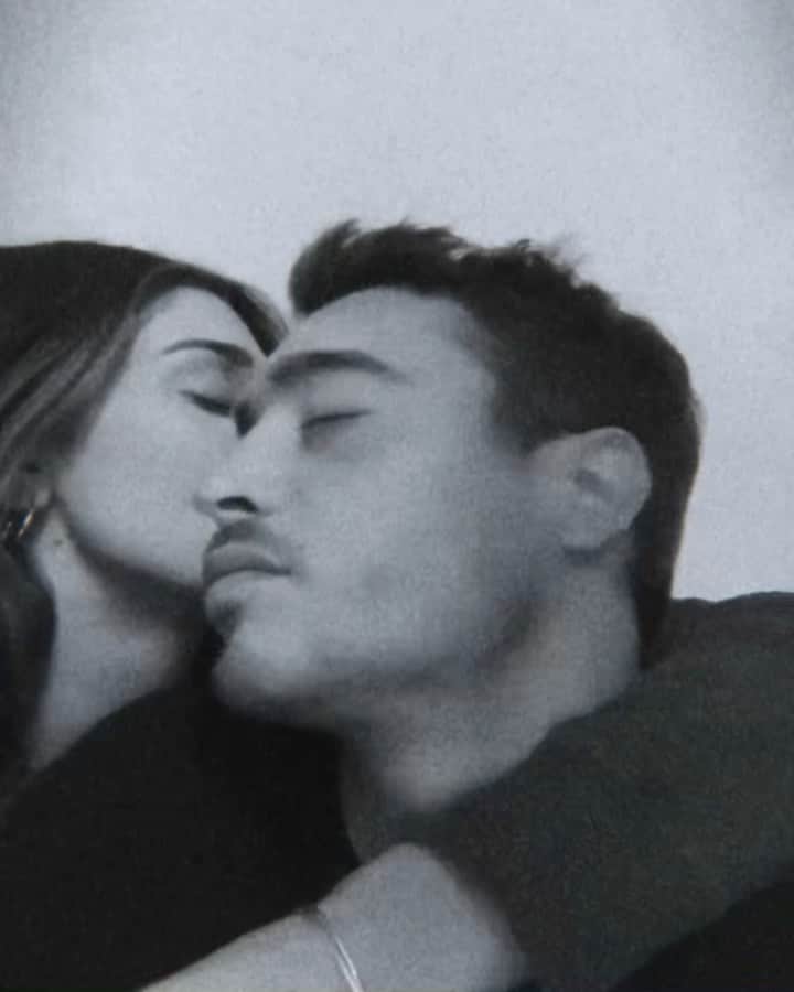 ベレン・ロドリゲスのインスタグラム：「Tu per me sei poesia 🤍 @antonspin_」