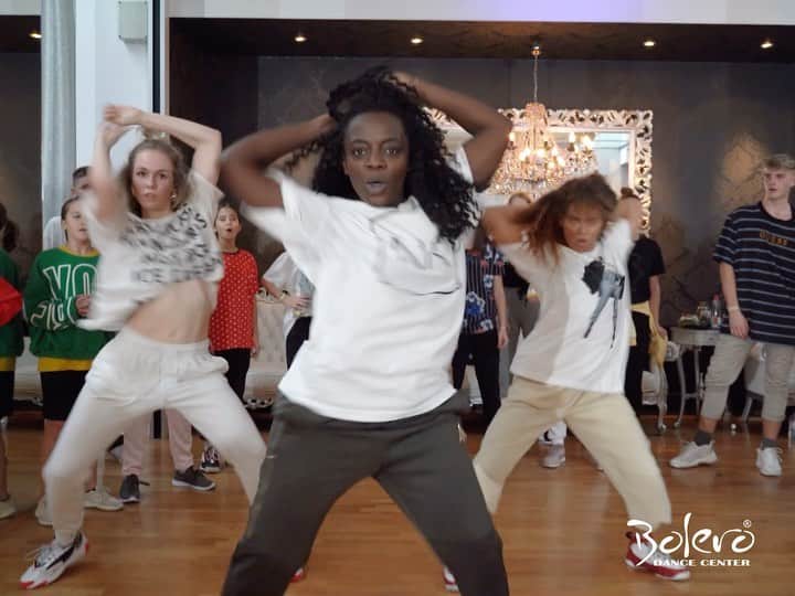 Nika Kljunのインスタグラム：「🆘 @kimmylt @followcamillo @charliceee 👀Check out these 3 🔥 choreographers 😍 doing their thing in some of the items from my #𝙉𝙆𝙈𝙚𝙧𝙘𝙝 line 👚🤩, which is 𝗢𝗡 𝗦𝗔𝗟𝗘, site-wide, right now👇🏼 🛍 ‼️👇🏼 ✨  . 🚨 BUT these prices for my birthday sale 👱🏻‍♀️🎉🥳 will only last for 5 more days ⏰🤷🏼‍♀️‼️ so hurry 🏃‍♂️ and click the link in my bio 📲  to get your own #𝙉𝙆𝙈𝙚𝙧𝙘𝙝 ♥️  SALE ENDS ON Saturday, 1/23 !!! . ✅ Don’t forget to tag me in YOUR videos and pics 🎥 📸 wearing #𝙉𝙆𝙈𝙚𝙧𝙘𝙝 so I can see you killing it in the clothes 🌟 , and so I can share it with my followers! Thank you to my supporters so much for all of the love on the line so far. 🙏🏼🥰 . 1st video: choreography by @kimmylt 2nd video: choreography by @followcamillo 3rd video: choreography by me 🤩🌟😍 🏆 . #nikakljun #shoponlinenow #onsale #onsalenow #limitedtimeonly #dancevideos #dancechoreography #fullout #fireforce #amazingdancers #dancecommunity #britneyspears #majorlazer #jbalvin #lovefordance」