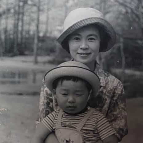 本間昭光のインスタグラム：「66年くらいの母ちゃんと俺」