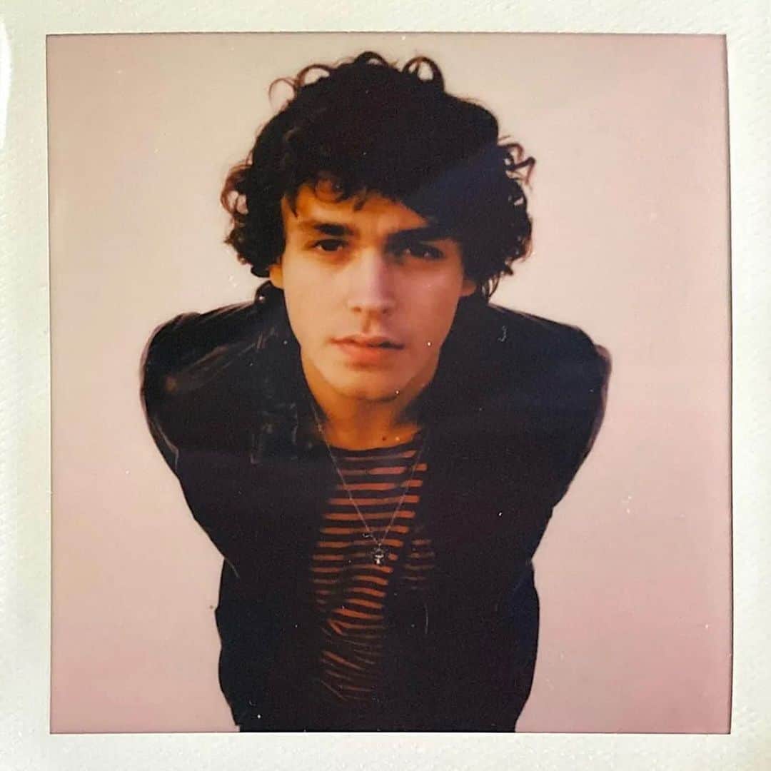 Jonahmaraisのインスタグラム：「have you heard our new album yet?」