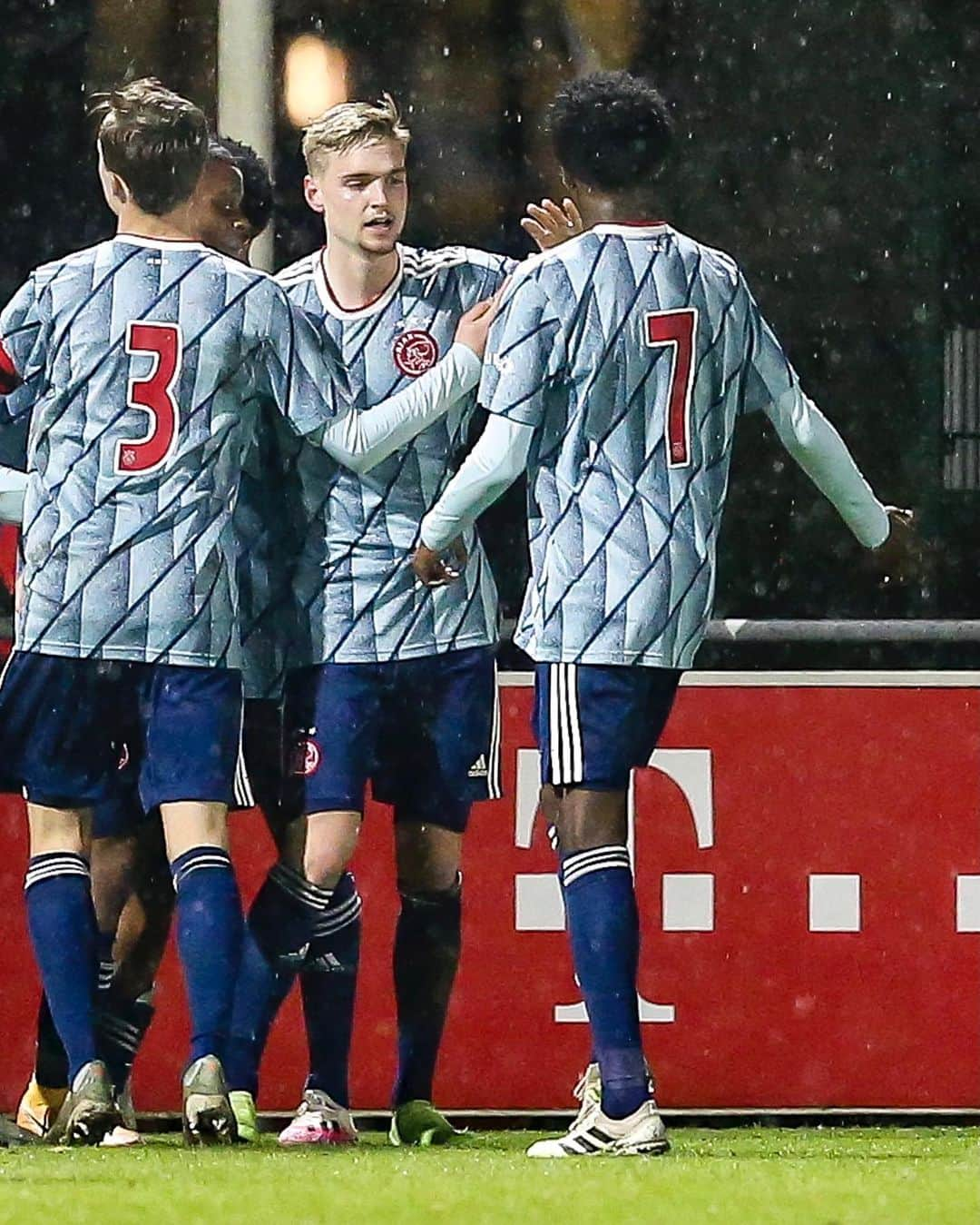 アヤックス・アムステルダムさんのインスタグラム写真 - (アヤックス・アムステルダムInstagram)「First win of 2021 for the boys! ❌❌❌ ↝ Jong Utrecht 1-2 #JongAjax 😏 #jutjaj」1月19日 5時13分 - afcajax