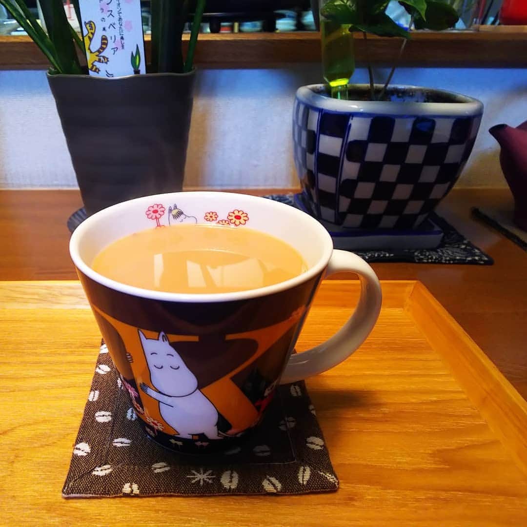 みながわゆみさんのインスタグラム写真 - (みながわゆみInstagram)「#おはようございます #今日も素敵な一日を #仕事頑張ろう #コーヒー #coffee #コーヒー好き #コーヒー好きな人と繋がりたい #マグカップ #ムーミン柄 #サンスベリア #コーヒーの木 #写真好き #写真好きな人と繋がりたい」1月19日 5時25分 - nama.09.19
