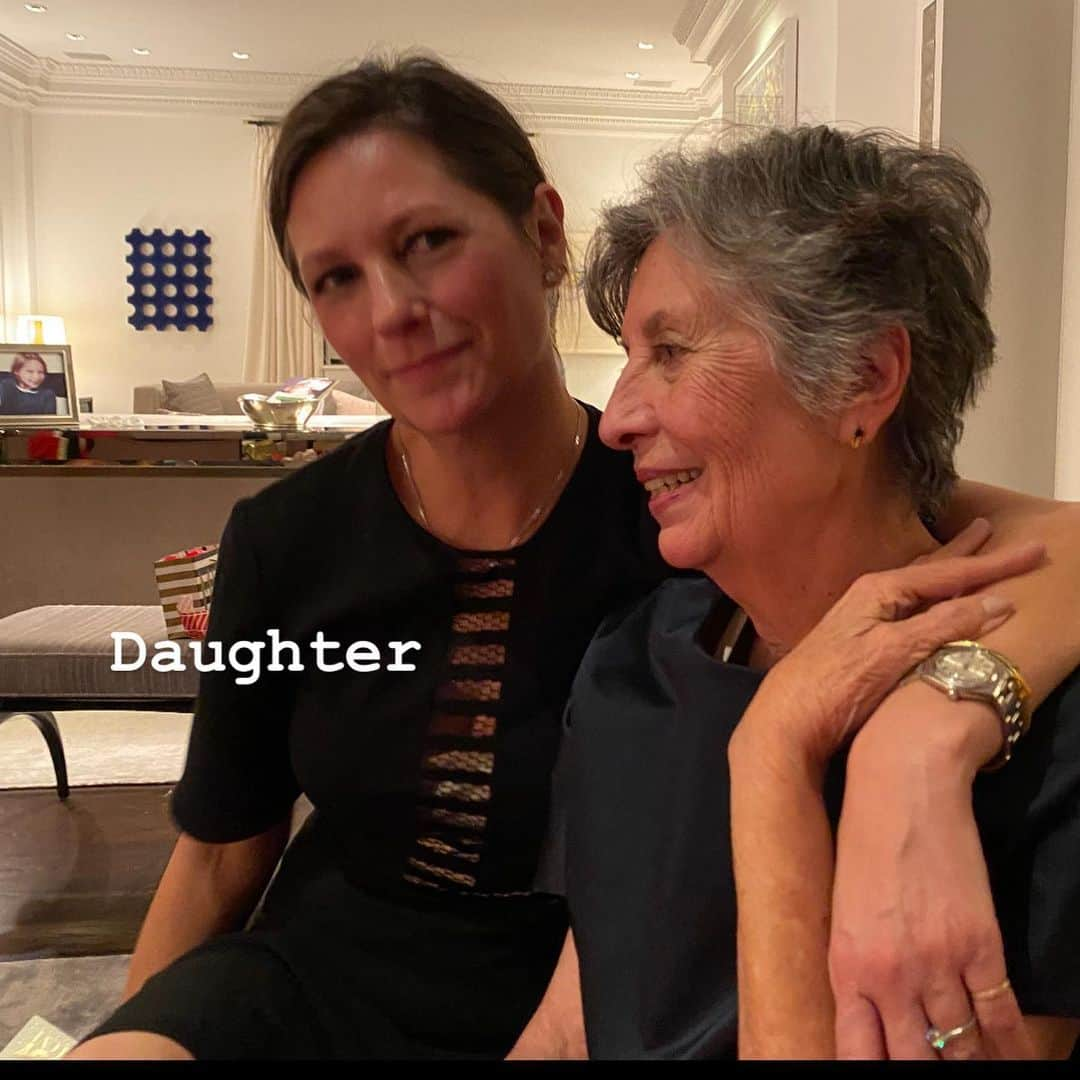 クリスティー・ターリントンさんのインスタグラム写真 - (クリスティー・ターリントンInstagram)「Happy Birthday to my sister-in-law, who is also my SISTER @kellytburns who has been there for me since I came into this world. Your radiant smile and spirit give all of us who are lucky to know you so much joy. Shine on, sweet sister. Today and every day. I love you. ❤️」1月19日 5時43分 - cturlington