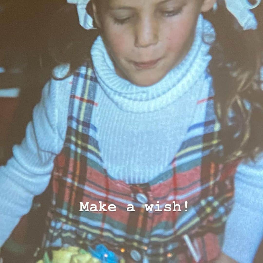 クリスティー・ターリントンさんのインスタグラム写真 - (クリスティー・ターリントンInstagram)「Happy Birthday to my sister-in-law, who is also my SISTER @kellytburns who has been there for me since I came into this world. Your radiant smile and spirit give all of us who are lucky to know you so much joy. Shine on, sweet sister. Today and every day. I love you. ❤️」1月19日 5時43分 - cturlington