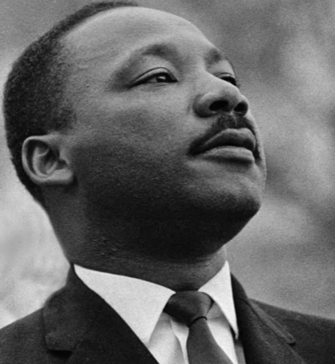 のインスタグラム：「Now more than ever we need to embrace his words and actions . #mlk」