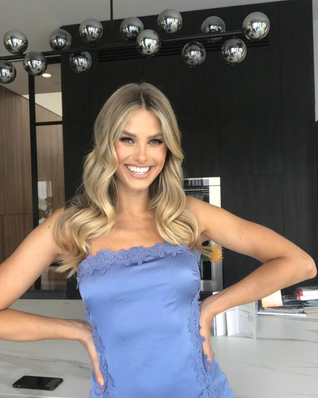 ナタリー・ジェーン・ローザーのインスタグラム：「Workies. Glam by @thanhtheman」