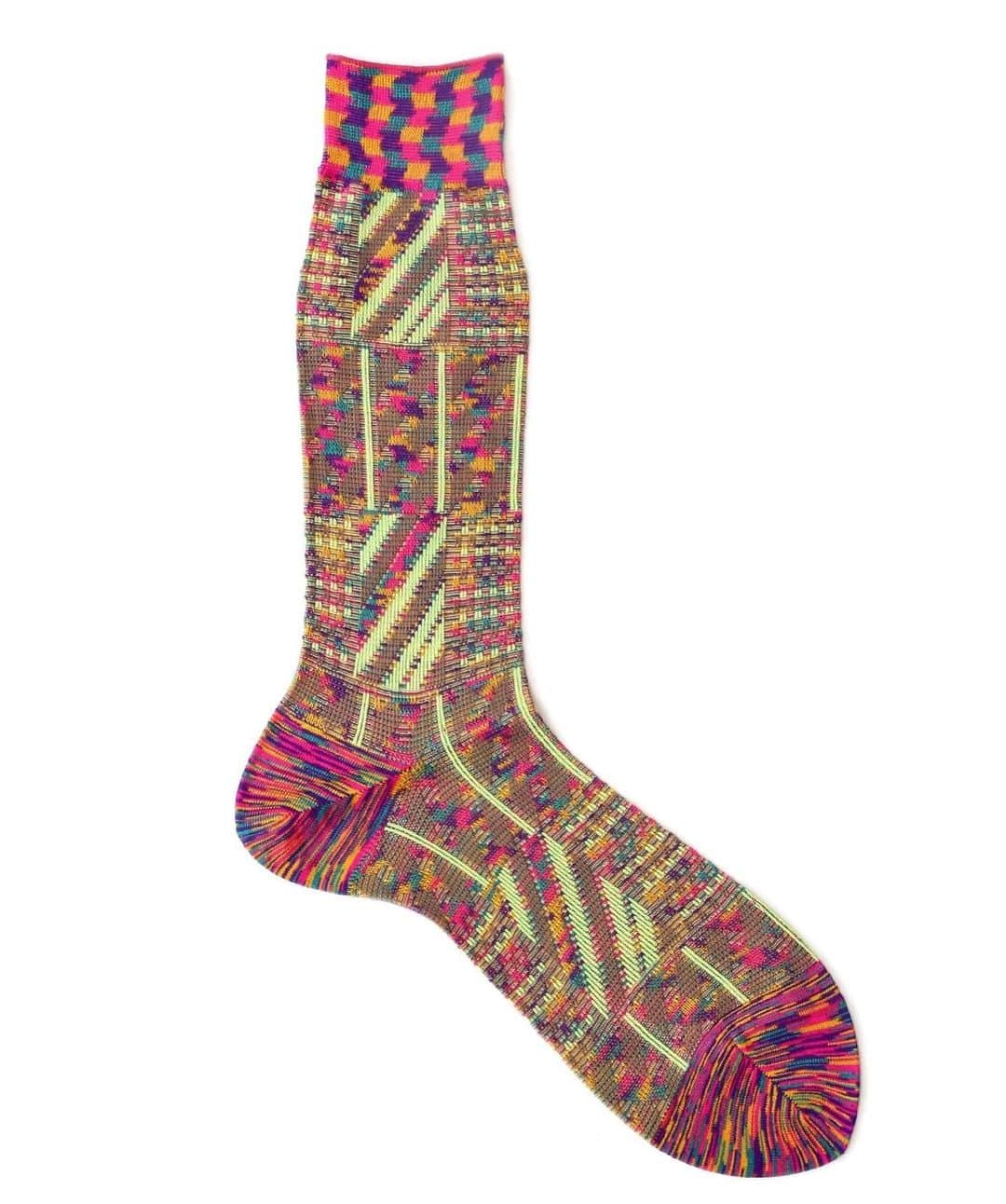 アヤメさんのインスタグラム写真 - (アヤメInstagram)「Marble yarn Men’s socks🧦 #ayamesocks #mensocks レインボーマーブル糸🌈 #メンズソックス #くつした #🧦 #fashionsocks #textiledesign #designsocks」1月19日 16時34分 - ayame_socks