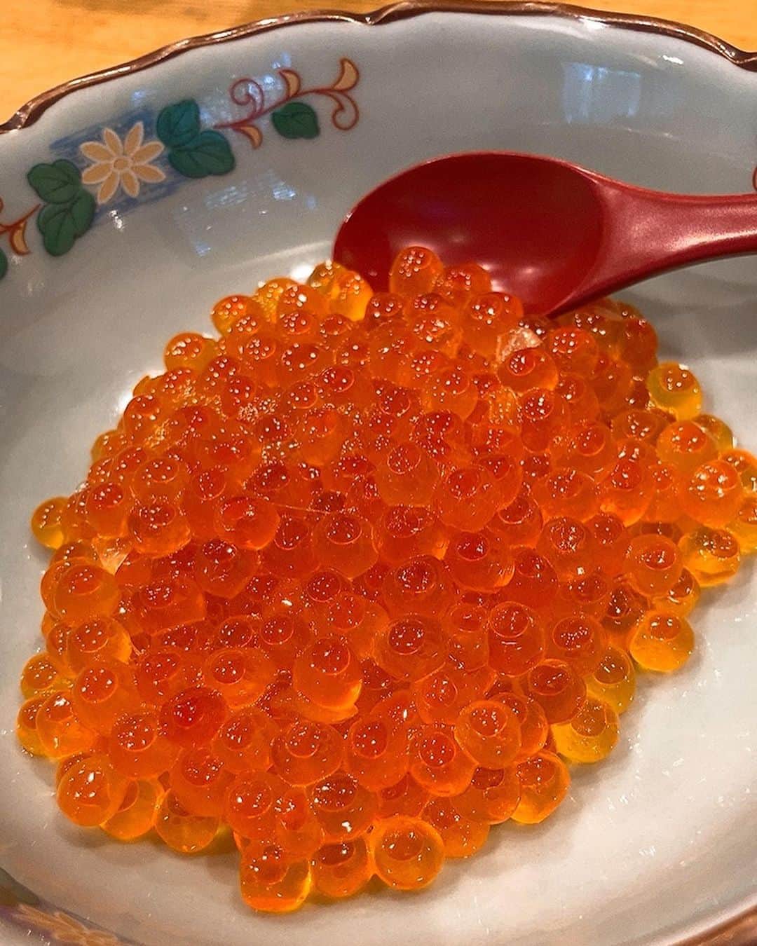 佐藤千晶のインスタグラム：「ある日の朝食🤤  #気仙沼 #気仙沼産 #いくら #ホタテ」