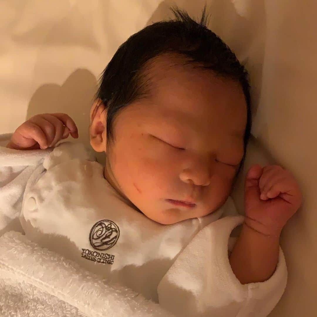 高崎寛之さんのインスタグラム写真 - (高崎寛之Instagram)「1月15日に女の子が産まれました。母子共に元気です。 名前は高崎萌百花(ももか)の予定です。 パパは大きくなったら帰ります。笑」1月19日 15時11分 - hiro0317