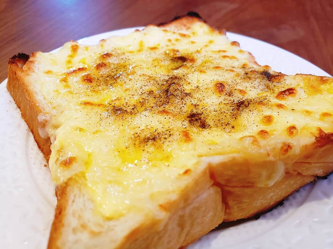 坂本詩緒里さんのインスタグラム写真 - (坂本詩緒里Instagram)「昨日#乃が美の食パン を頂いたので#ピザトースト と#チーズトースト をつくりました🍴 #おいしぃちゃん 😋 #ありがとうございます #おうちごはん #朝ごはん #トースト #パン」1月19日 15時08分 - jpba529