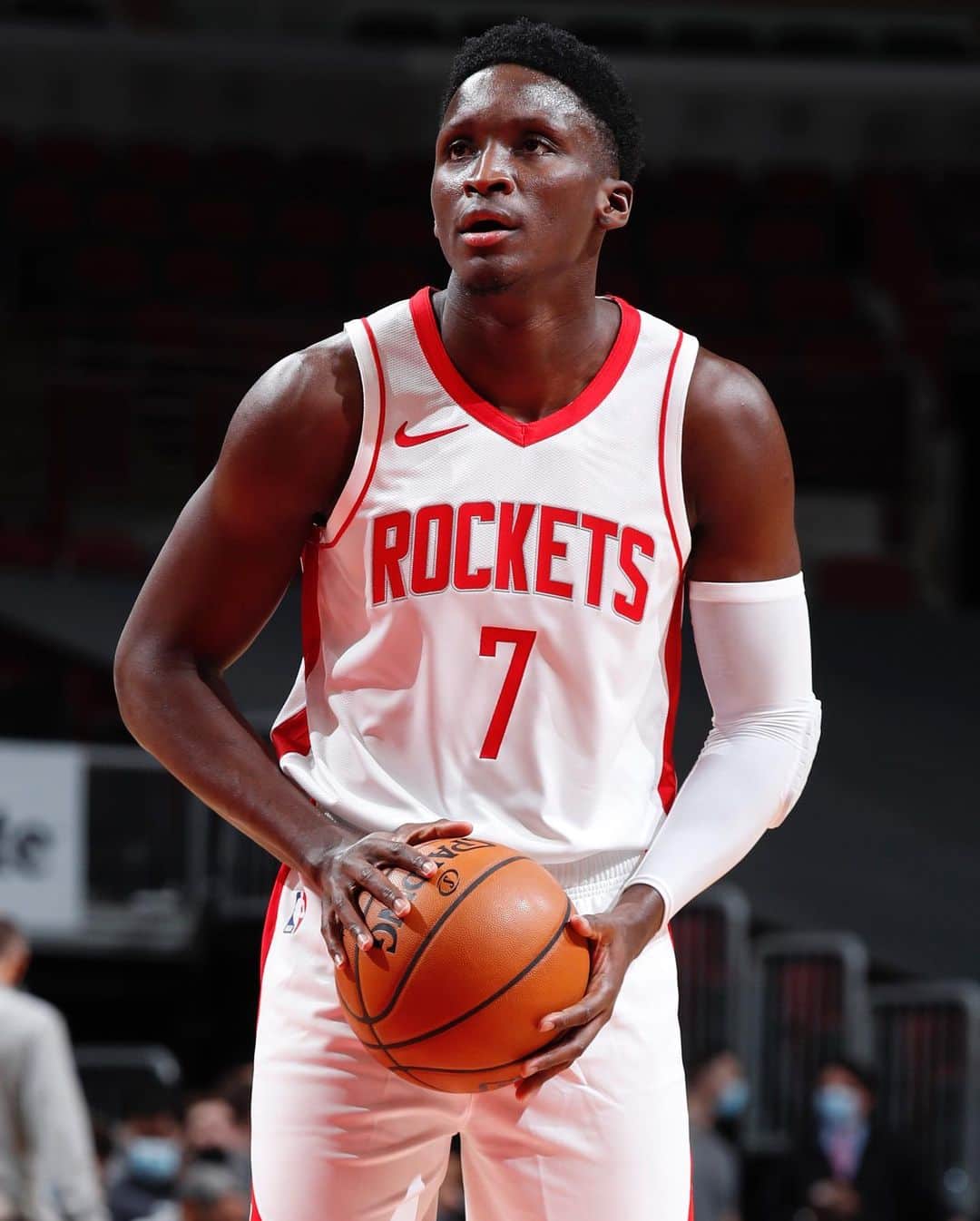 NBAさんのインスタグラム写真 - (NBAInstagram)「@vicoladipo puts up 32 points & 9 assists in his @houstonrockets debut」1月19日 15時10分 - nba