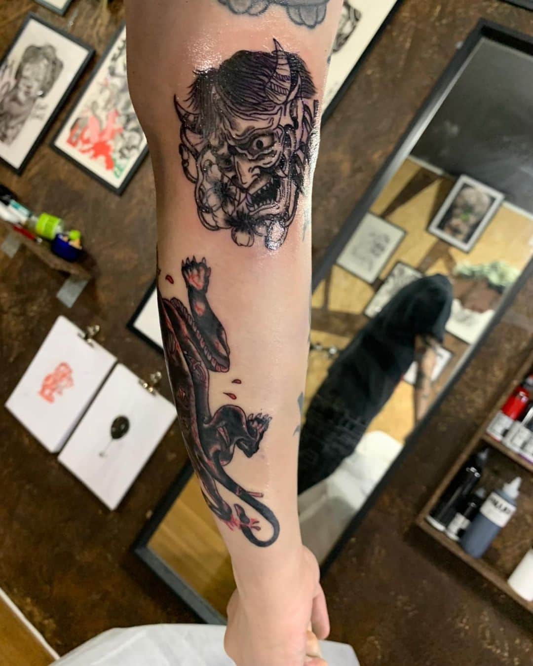 エドのインスタグラム：「死ぬまでにすき家でバイトしてみたかったけどもう無理やな。  @hostile_tattoo_tokyo」