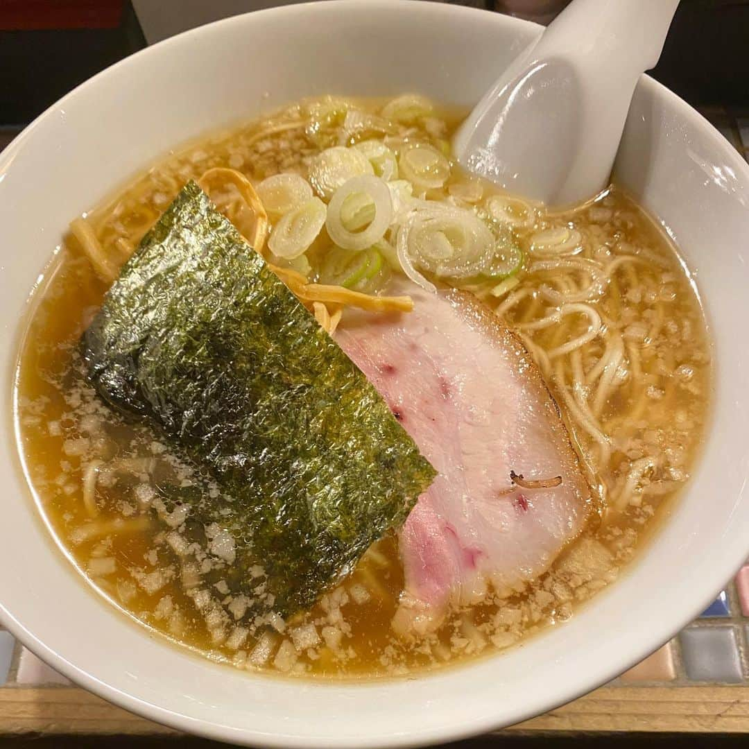 DJ HAZIMEさんのインスタグラム写真 - (DJ HAZIMEInstagram)「先日の逸杯🍜 @djcityjapan のボス @choji_murata オススメの @gohanya_rakuda_ の中華そば🍜 居酒屋さんのラーメンですが 完成度高し👍 美味しゅうございました😋 ⭐️⭐️⭐️⭐️」1月19日 15時27分 - djhazime